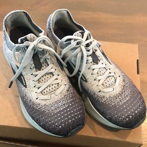 Brooks Levitate 2 Women’s Size 7 (B)